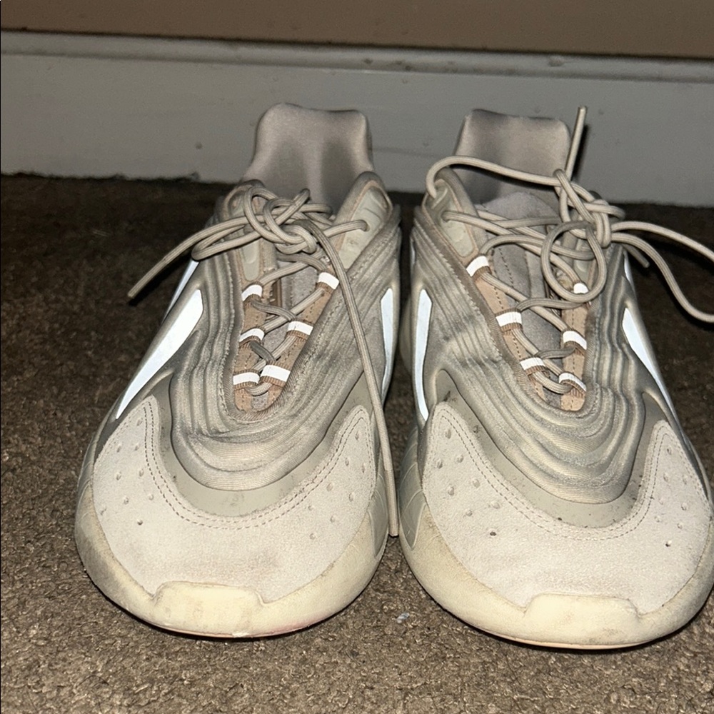 Beige Adidas Ozelia